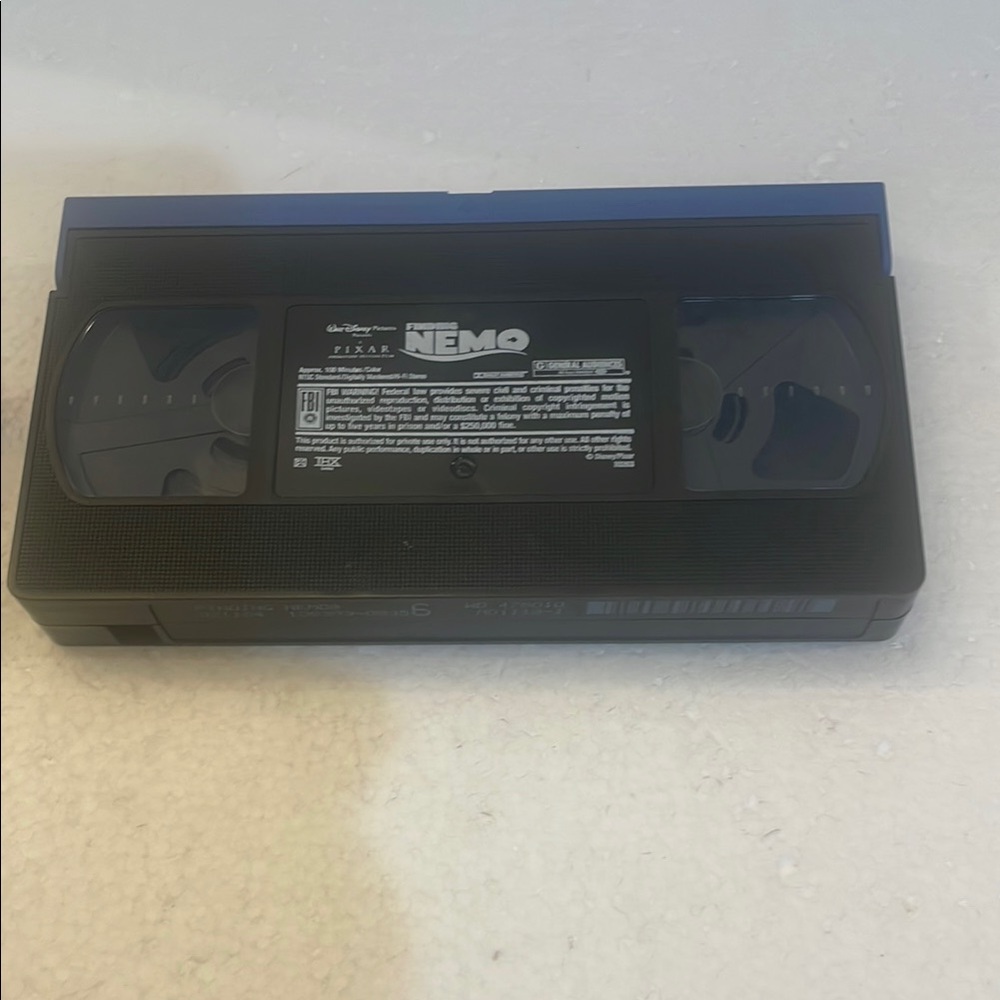 Finding Nemo VHS Tape in clamshell case - Picture 5 of 8